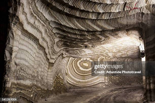 salt mine in the village of realmonte - mina de sal imagens e fotografias de stock