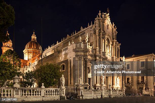 piazza (square) duomo, view of cattedrale (cathedral) di sant'agata - catania sicily fotografías e imágenes de stock