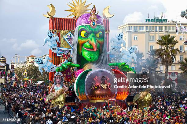 allegorical float during a mardi gras parade in italy - mardi gras float fotografías e imágenes de stock