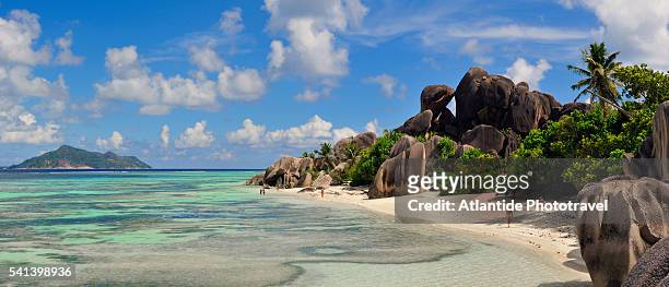 people on source d'argent beach in the seychelles - seychelles 個照片及圖片檔