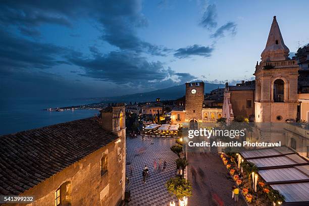 view of the town - messina stockfoto's en -beelden