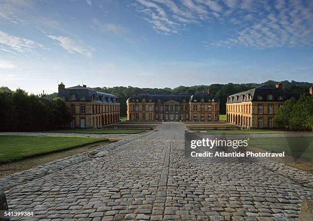 chateau (castle) de dampierre - dampierre en yvelines stockfoto's en -beelden