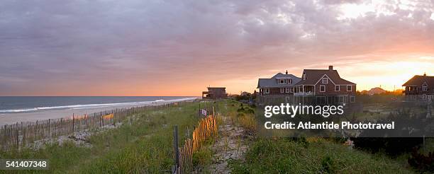 houses on fire island beach - insel long island stock-fotos und bilder