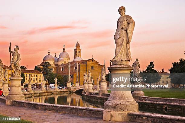 statues along the canal in prato della valle square in padua - pádua imagens e fotografias de stock