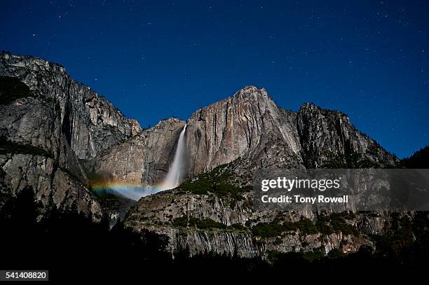 moonbow and stars at yosemite falls, yosemite national park - moonbow fotografías e imágenes de stock
