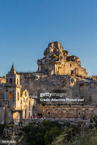 sasso caveoso, the chiesa (church) dei santi pietro e paolo (popularly known as the church of san pietro caveoso) and the chiesa rupestre (rocky church) di santa maria di idris (also known as madonna de idris) - região da basilicata imagens e fotografias de stock