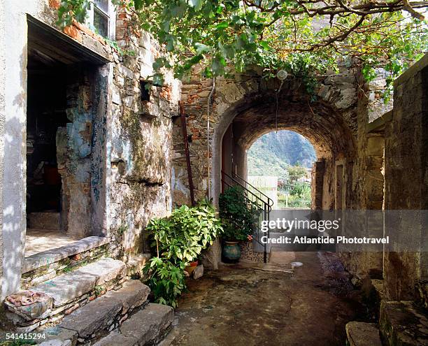 corniglia, italy - cinco tierras fotografías e imágenes de stock