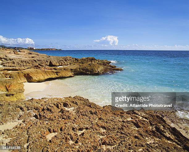 cupecoy beach in st. martin in the west indies - saint martin caraibi stock-fotos und bilder