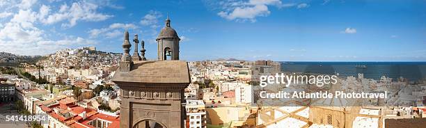 cathedral bell tower overlooking las palmas on gran canaria - las palmas cathedral - fotografias e filmes do acervo