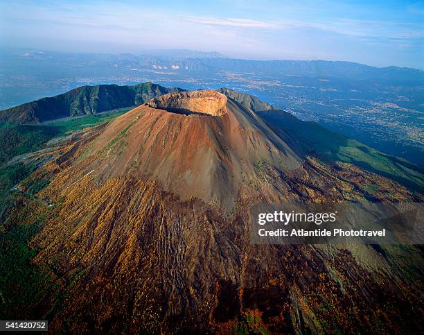 mount vesuvius - vulkaan stockfoto's en -beelden