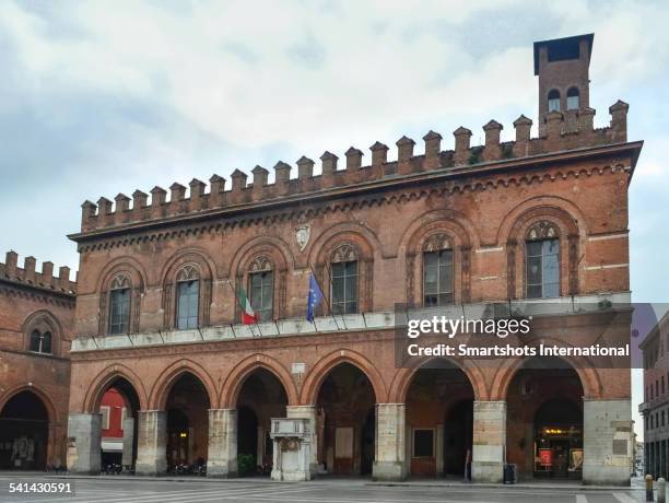 "palazzo comunale" in cremona, italy - cremona stock pictures, royalty-free photos & images