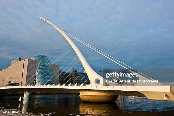 samuel beckett bridge, over the liffey river, dublin, ireland - liffey river ireland stock pictures, royalty-free photos & images