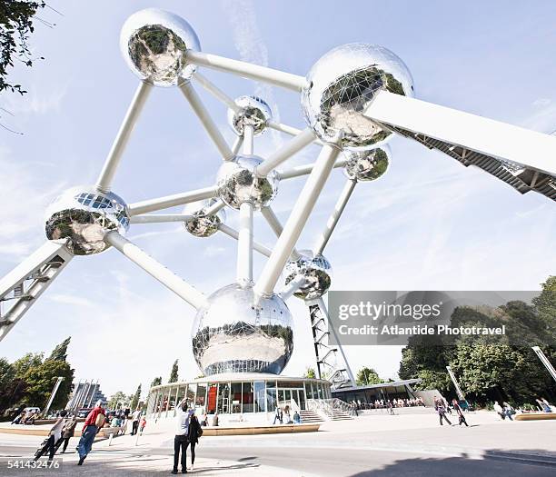 the atomium in parc des expositions in brussels - atomium monument stock pictures, royalty-free photos & images
