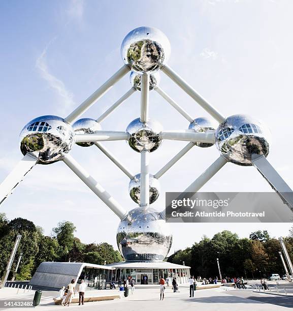 the atomium in parc des expositions in brussels - atomium monument stock pictures, royalty-free photos & images