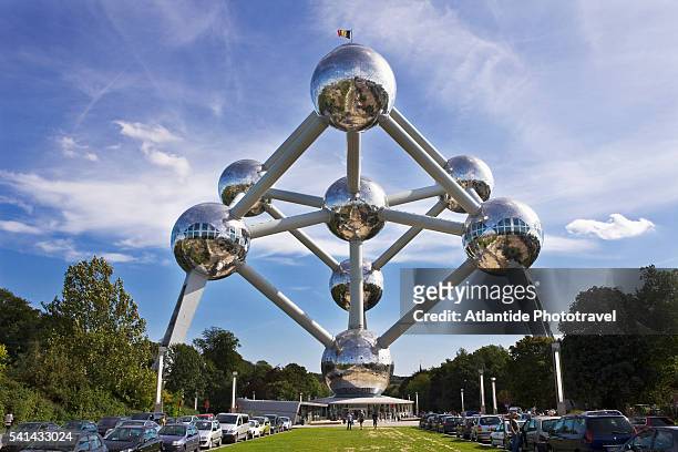 the atomium in parc des expositions in brussels - atomium stock pictures, royalty-free photos & images