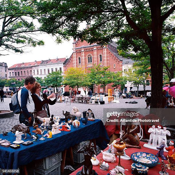 shoppers in the place du jeu de balle, brussels, belgium - brussels square stockfoto's en -beelden