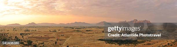 view of landscape from gheralta lodge - éthiopien photos et images de collection