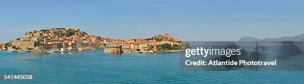 town of portoferraio seen from the ferry - portoferraio stock pictures, royalty-free photos & images