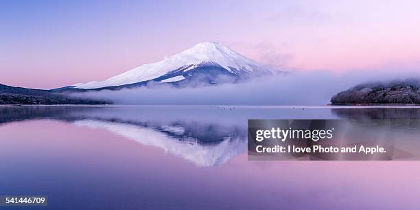 dramatic morning - yamanaka lake fotografías e imágenes de stock