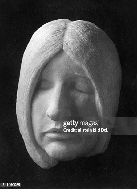 Bara, Charlotte *20.04..1986+Taenzerin, D- von Hugo Windisch angfertigte Maske aus Marmor- veröffentlicht in BIZ 3/1922