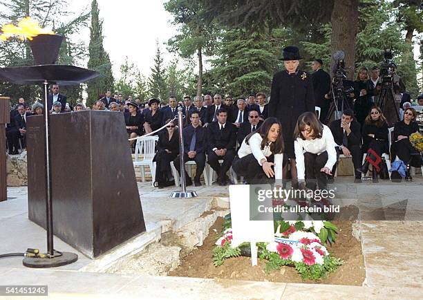 Rabin, Leah *08.04..2000+Autorin, IsraelVerheiratet mit Yitzhak Rabin - Begraebnis neben ihrem 1995 ermordeten EhemannYitzhak auf dem Mount Herzl in...