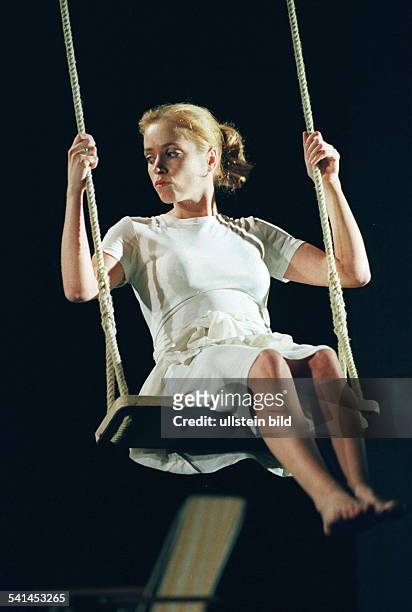 Schauspielerin, Dals Nina in dem Theaterstück "Die Möwe" von Anton TschechowRegie: Katharina ThalbachMaxim-Gorki-Theater BerlinPremiere: