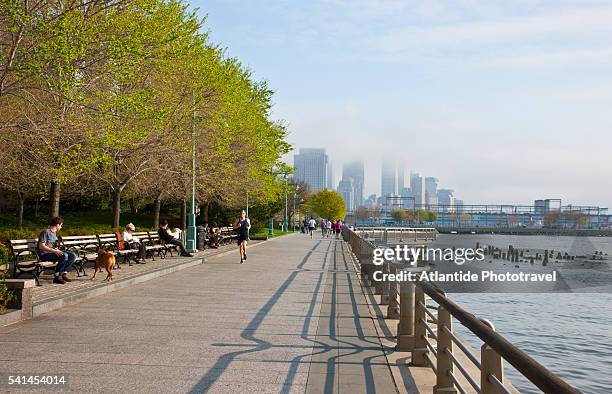 hudson river greenway - río hudson fotografías e imágenes de stock