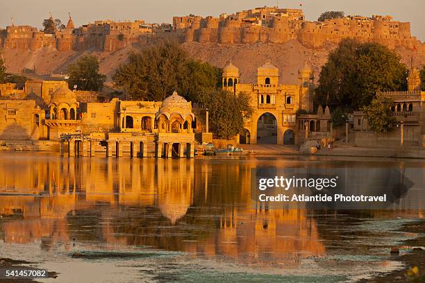 gadi sagar lake, a man-made reservoir constructed by raja rawal jaisal, jaisalmer, india - jaisalmer stock pictures, royalty-free photos & images