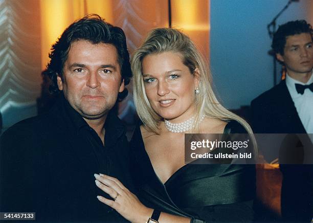 Sänger der Gruppe Modern Talking, Dmit Ehefrau Claudia - Dezember 2000