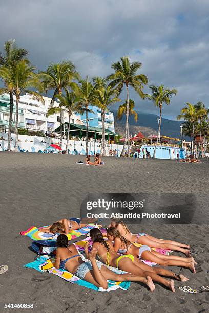 the beach of puerto naos, la palma, spain - puerto naos stock pictures, royalty-free photos & images