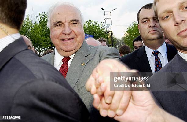 Politiker, CDU, DBundeskanzler 1982-1998der Altbundeskanzler in Zittau beim Händeschütteln