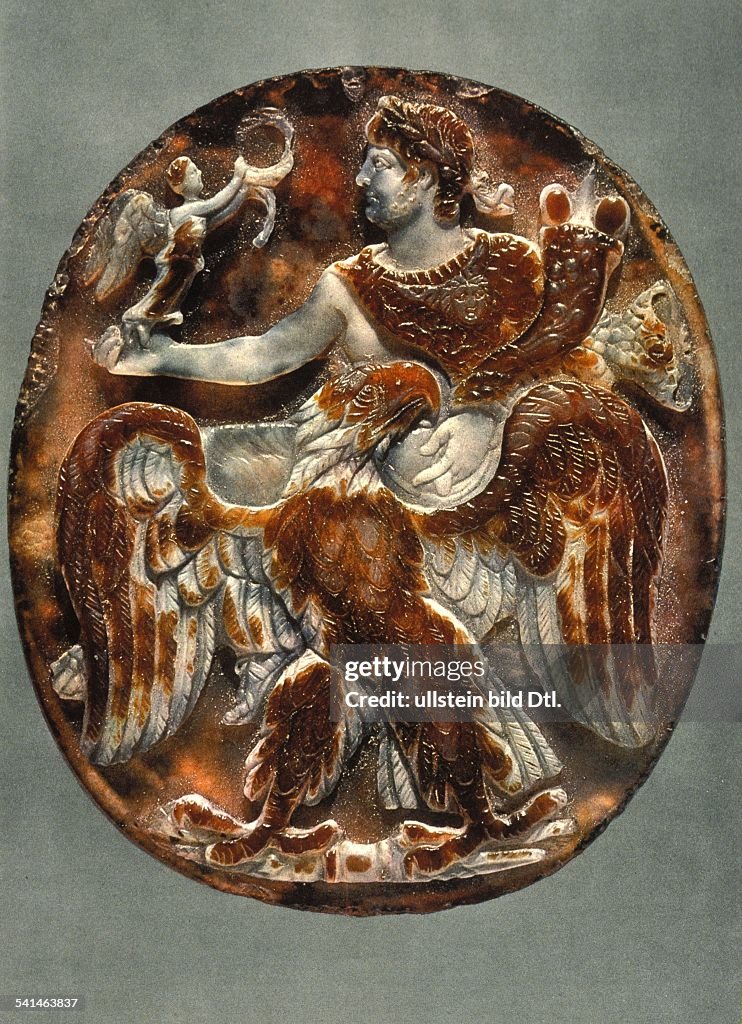 Roman Empire Late Antiquity: Marcus Aurelius Antonius CARACALLA 04.04.186-08.04.217+ Severan dynasty Roman emperor 211-217 - Caracalla with eagle / Genius / cornucopia - contemporary ancient cameo - ca.210-220