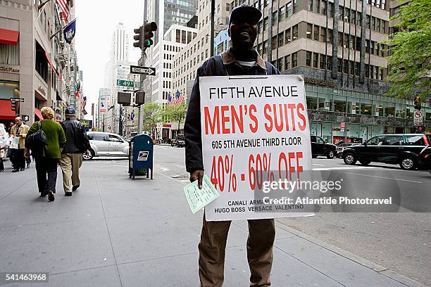 manhattan, 5th avenue, man wearing a sandwich board - sandwich board stock pictures, royalty-free photos & images