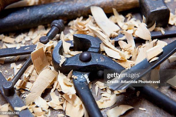 alessandro tacchi, woodcarver - pliers stockfoto's en -beelden