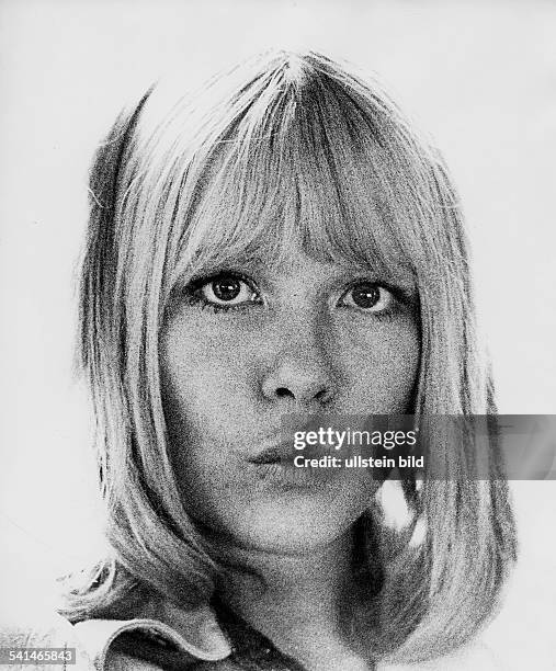 Lundi, Monika *-, actress, Germany, portrait, 1973