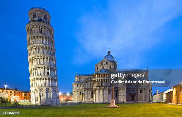 piazza (square) dei miracoli, the leaning tower (torre pendente) and the apse of the duomo (cathedral) - pisa tower stock pictures, royalty-free photos & images