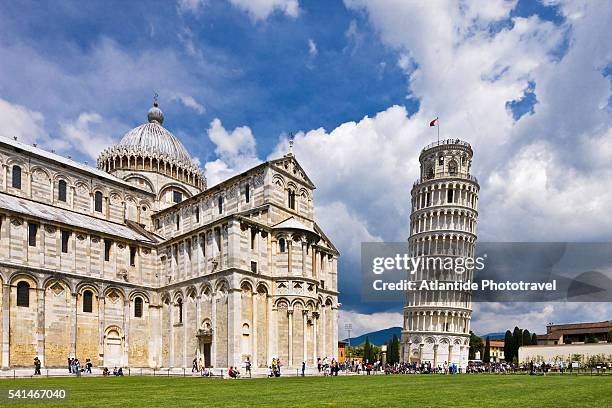 piazza (square) dei miracoli, the leaning tower (torre pendente) and the duomo (cathedral) - pisa tower stock pictures, royalty-free photos & images