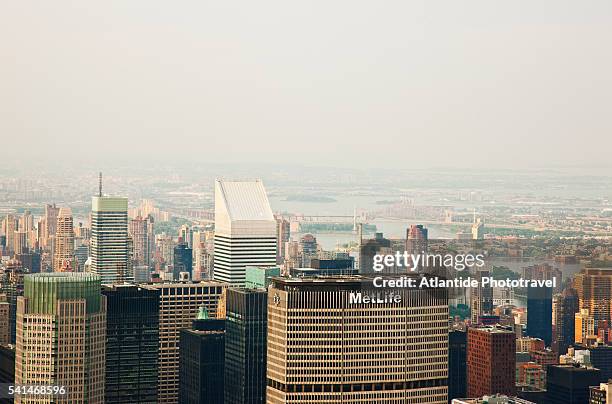 view from the empire state building - metlife building fotografías e imágenes de stock