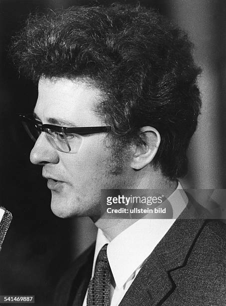 Voigt, Karsten Dietrich *-Politiker, SPD, D- Portrait im Profil- 1972