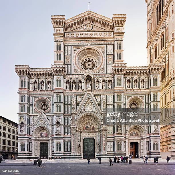 facade of the cattedrale di santa maria del fiore, florence, italy - duomo di firenze stock pictures, royalty-free photos & images