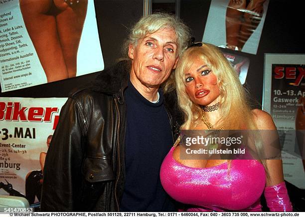 Model, Pornodarstellerin; Frankreichmit ihrem Ehemann Eric Vigne - April 1999