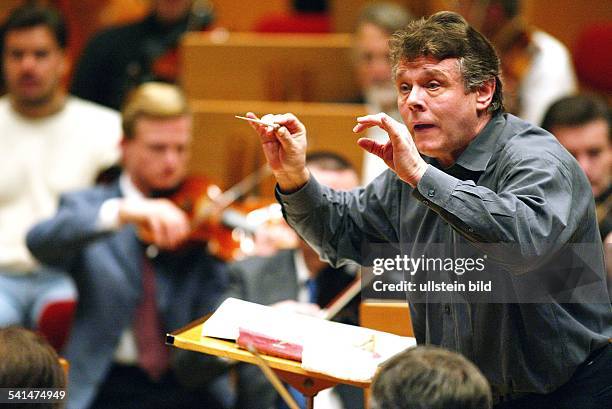 Dirigent, Lettlandleitet die Wiener Philharmoniker in der Kölner Philharmonie