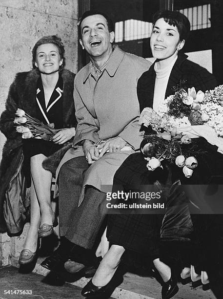 Petit, Roland *-Taenzer, Choreograph, F- mit den Primaballerinen Violette Verdy und Veronika Mlakar- 1956