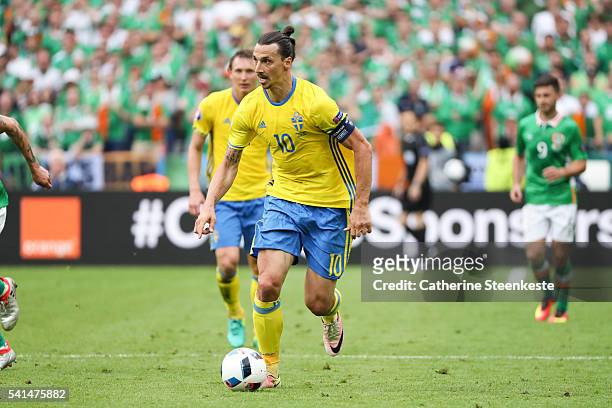 Zlatan Ibrahimovic of Sweden controls the ball during the UEFA EURO 2016 Group E match between Republic of Ireland and Sweden at Stade de France on...