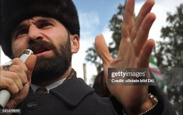 Politiker, Militär; TschetschenienPorträt bei einer Rede- undatiert