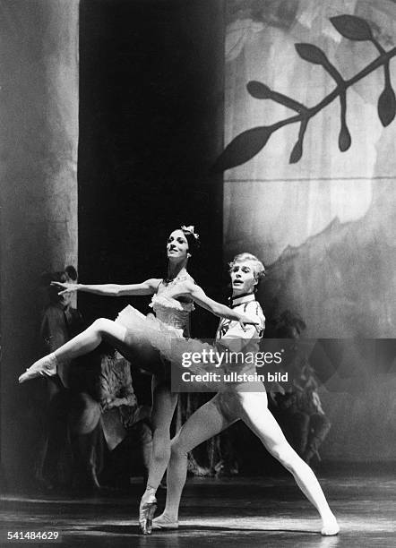 Marcia Haydee*-Dancer, ballerina, choreographer, Brazil / Germanywith Egon Madsen in the ballet 'The Nutcracker' in the Württembergisches...