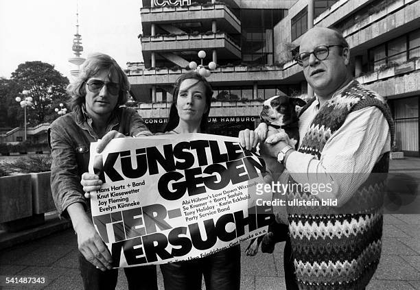 Haucke, Gert - Actor, Germany, protest of artists against animal experiments: singer Hans Hartz, promoter Simone Runde and Haucke with his dog Boris...