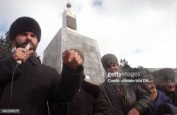 Politiker, Militär; TschetschenienPorträt bei einer Rede- undatiert