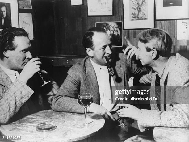 Bildender Künstler, Maler, Graphiker, Dmit den Malern Bruno Krauskopf und Willy Jaeckel in der "Taverne" in Berlin- 1932