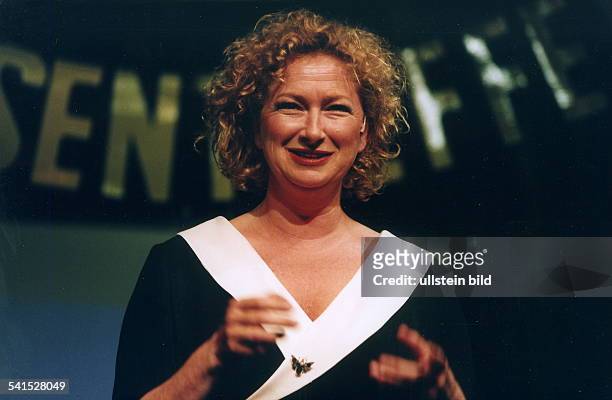 Kabarettistin; Dbei einem Auftritt mit ihrem Soloprogramm "Klassentreffen" im Senftöpfchen Theater in Köln